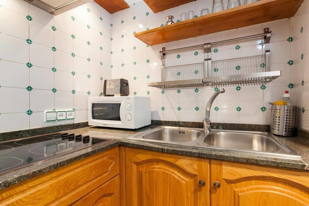Flateli Borrell Apartment